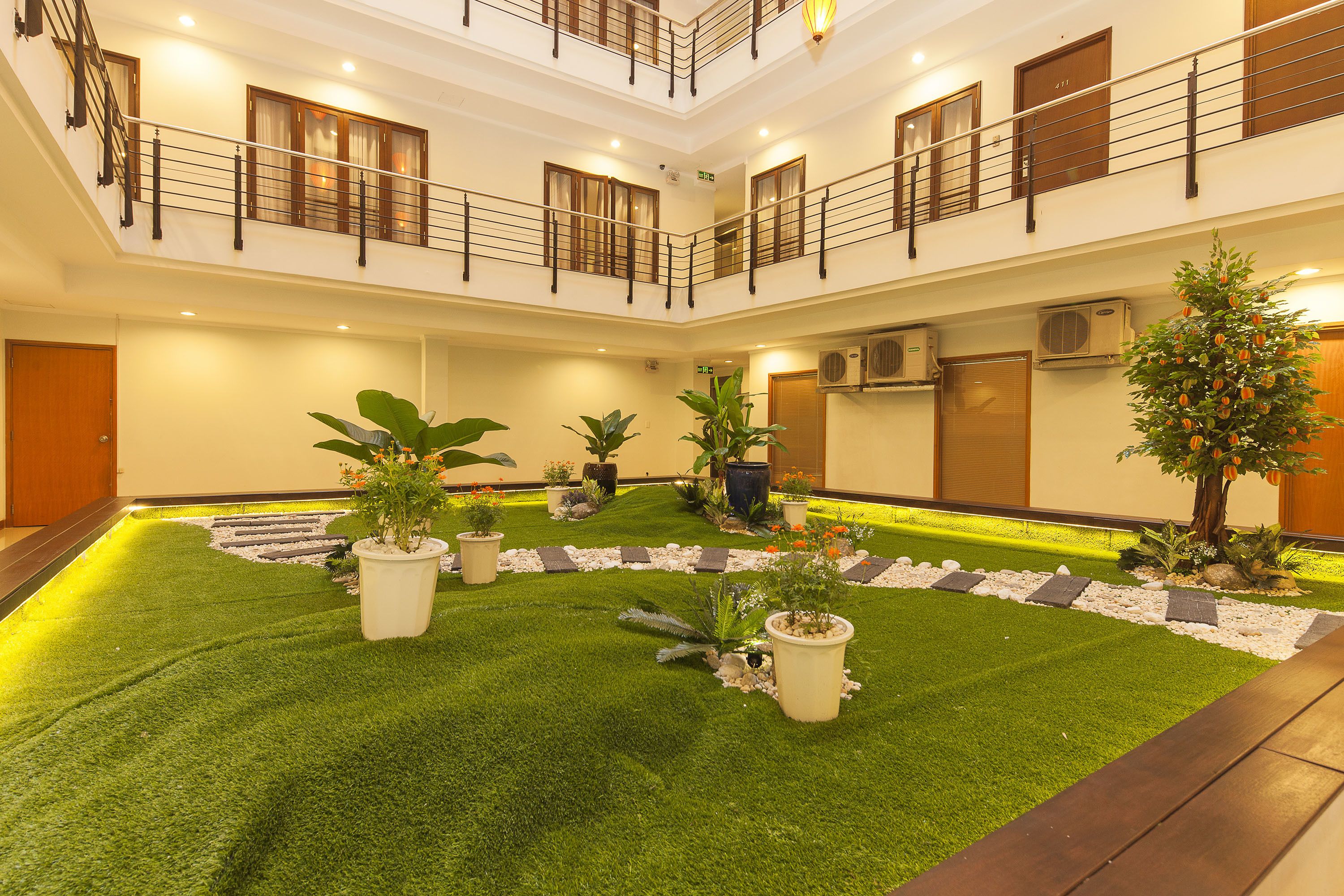 Photo - Vien Dong Hotel - Near Bui Vien Walking Street