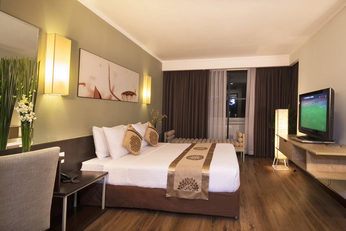 Minibar, in-room safe, desk, blackout curtains