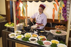 Petit déjeuner buffet (150000 VND par personne)