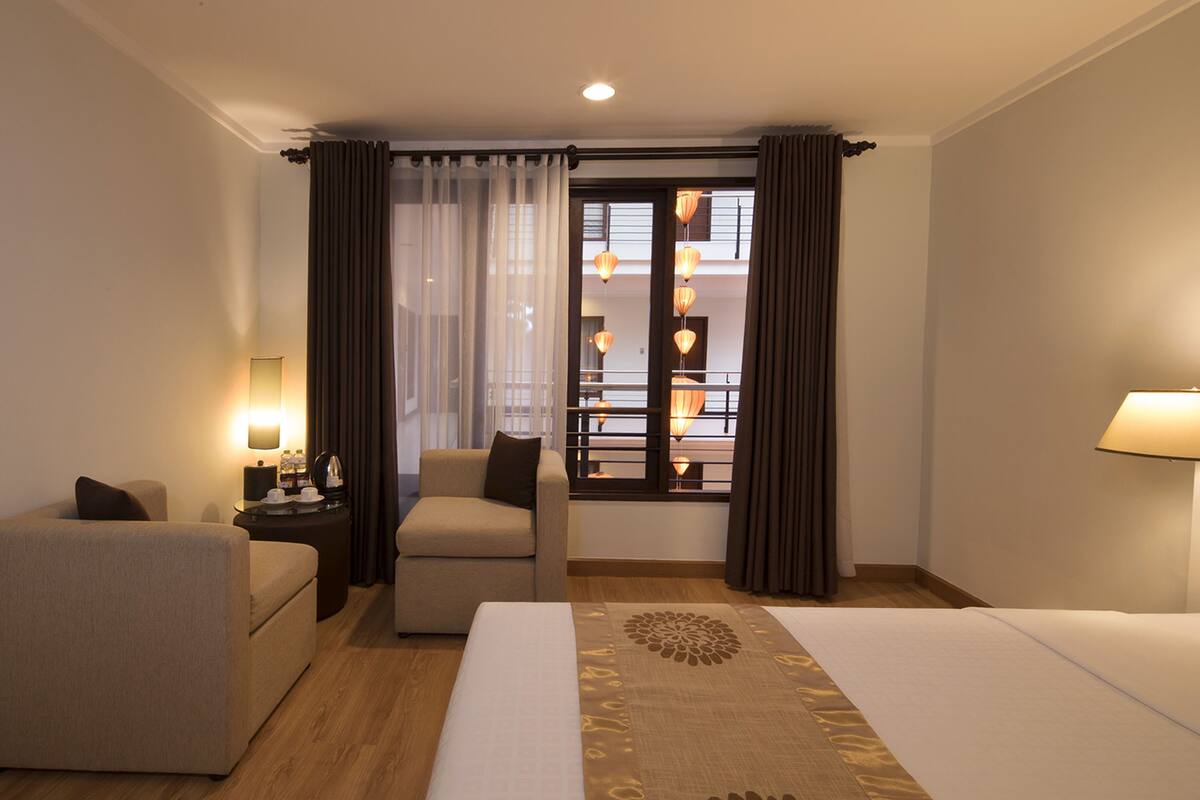 Minibar, in-room safe, desk, blackout curtains