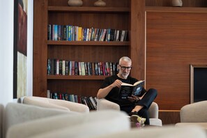 Library - King Jason Paphos - Designed for Adults By Louis Hotels (Paphos)