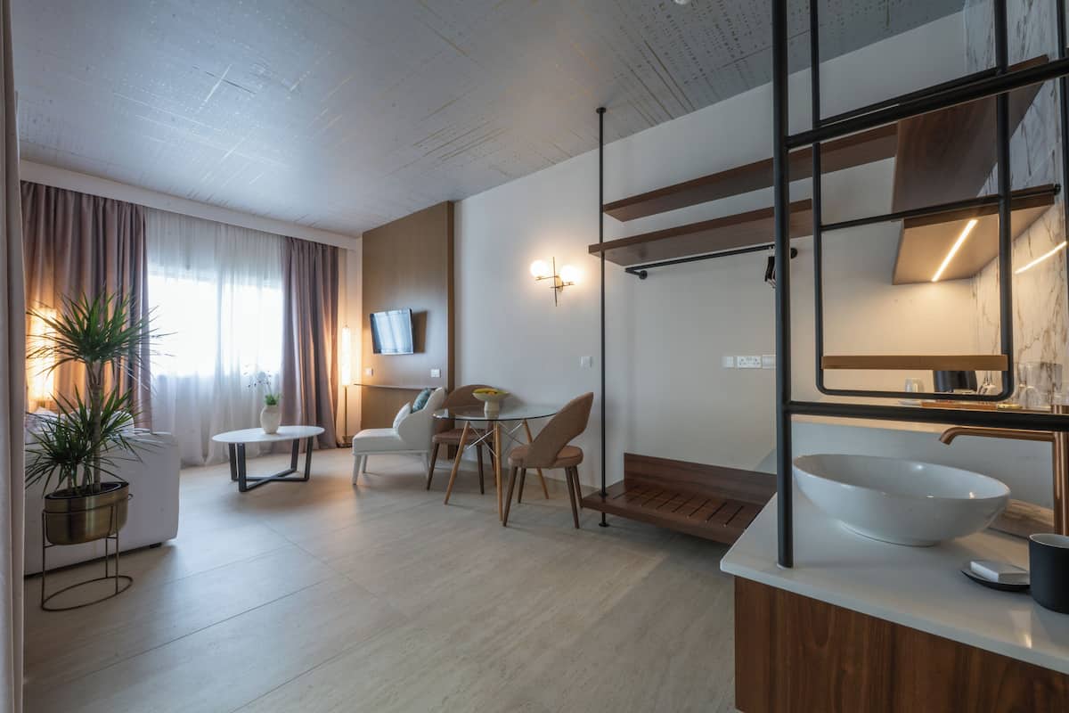Suite, 1 Bedroom | 1 bedroom, in-room safe, desk, free WiFi