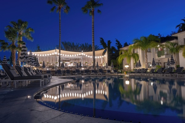 Poolside bar