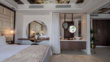 Executive Suite | In-room safe, desk, free WiFi, bed sheets