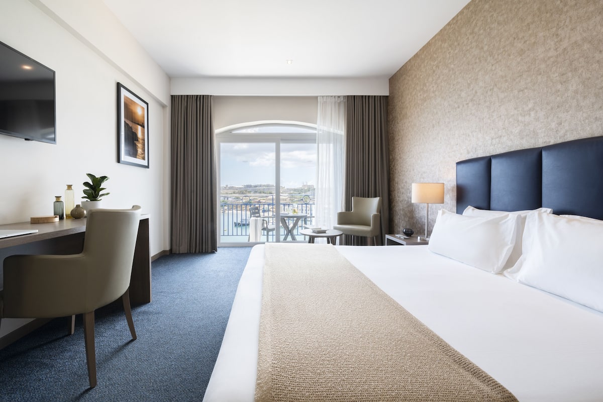 1 bedroom, in-room safe, desk, laptop workspace