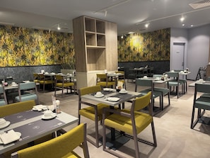 3 restaurants, breakfast, lunch, dinner served; Mediterranean cuisine