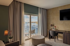 Deluxe Suite | Living area | 32-inch flat-screen TV with cable channels, TV - Waterfront (Sliema)