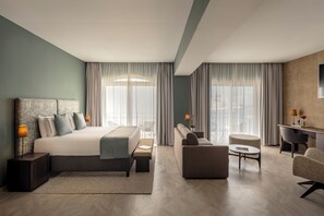 Deluxe Suite | In-room safe, desk, laptop workspace, blackout drapes - Waterfront (Sliema)