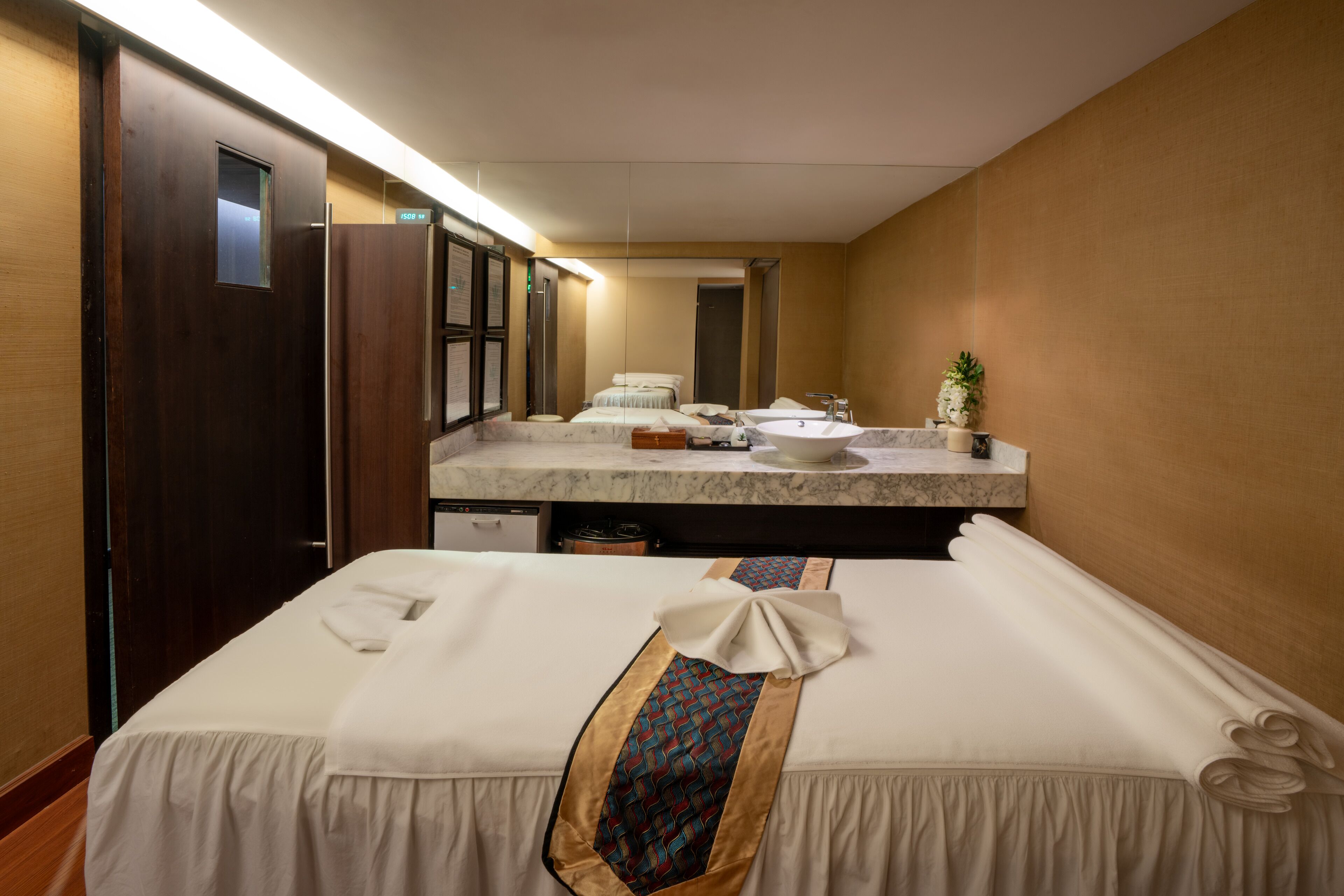 ボディ トリートメント、アロマテラピー、フェイシャル トリートメント、5  室のトリートメントルーム、マッサージ