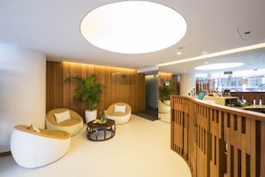 Body treatments, aromatherapy, facials, 5 treatment rooms, massages