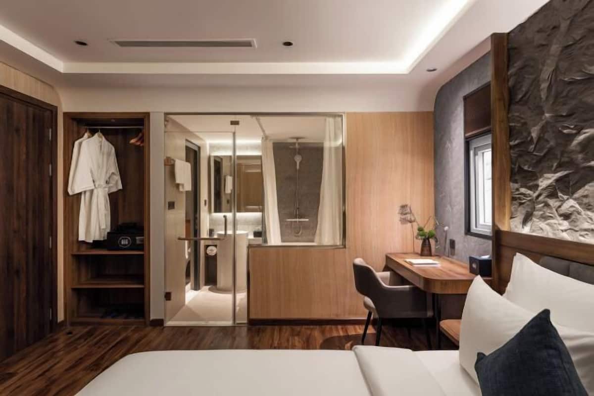 Peralatan tempat tidur premium, katil Select Comfort, bar mini percuma 