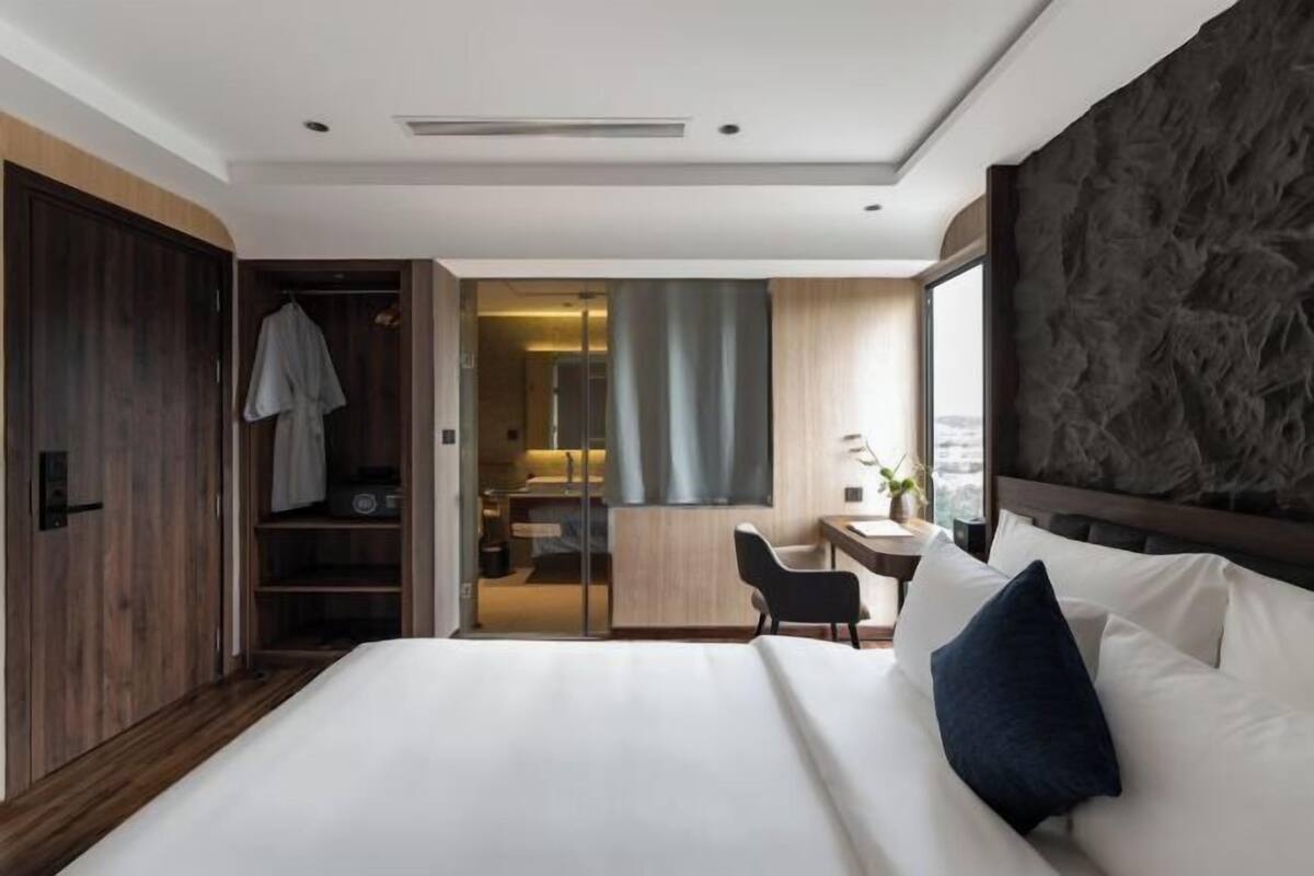Peralatan tempat tidur premium, katil Select Comfort, bar mini percuma 