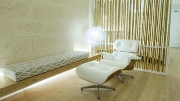 1 chambre, minibar, coffres-forts dans les chambres, bureau