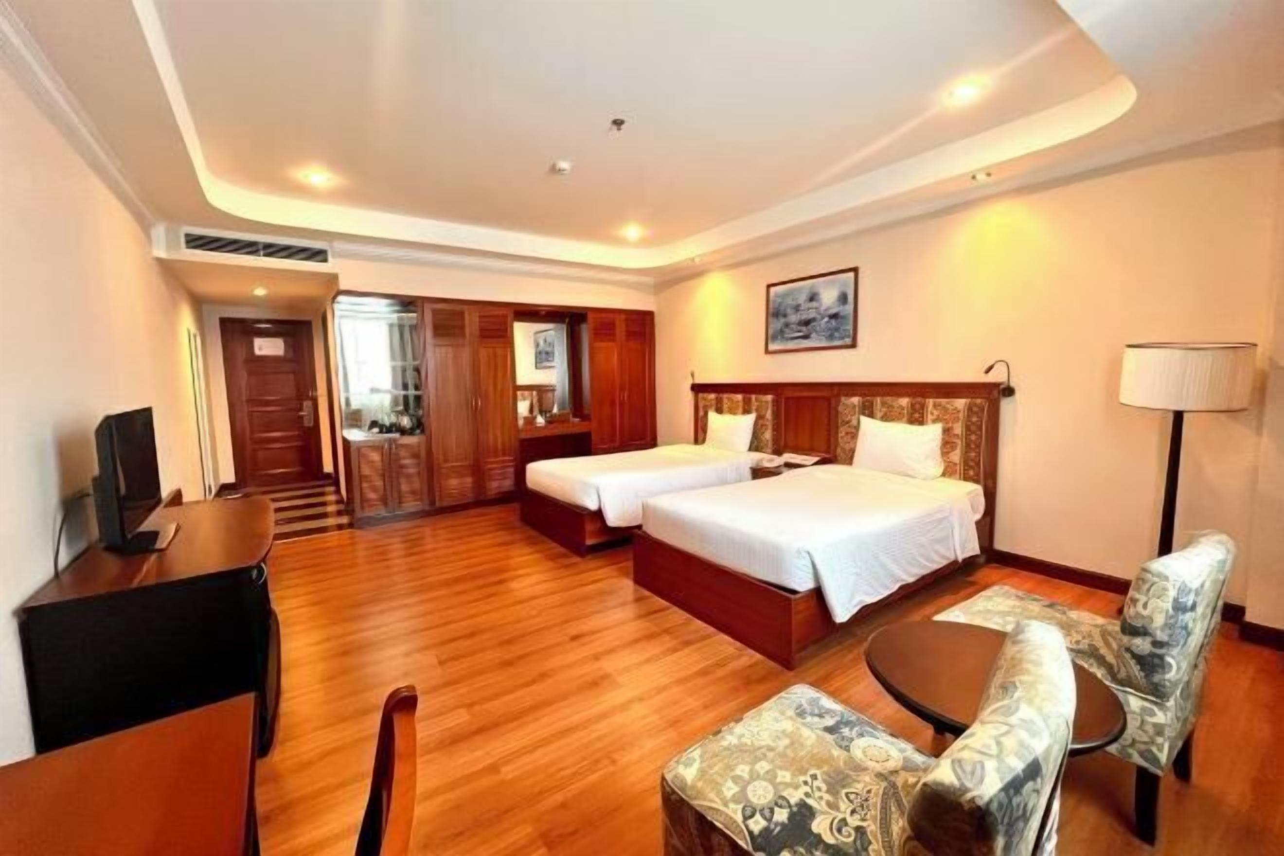 Minibar, caja fuerte, escritorio y espacio para trabajar con un portátil