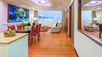 Phòng Suite Grand, 1 giường cỡ king, không hút thuốc | Minibar, két bảo mật tại phòng, bàn