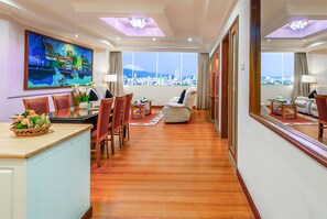 Grand Suite, 1 King Bed, Non Smoking