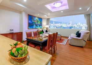 Minibar, in-room safe, desk, laptop workspace - Muong Thanh Luxury Song Han Hotel (Da Nang)