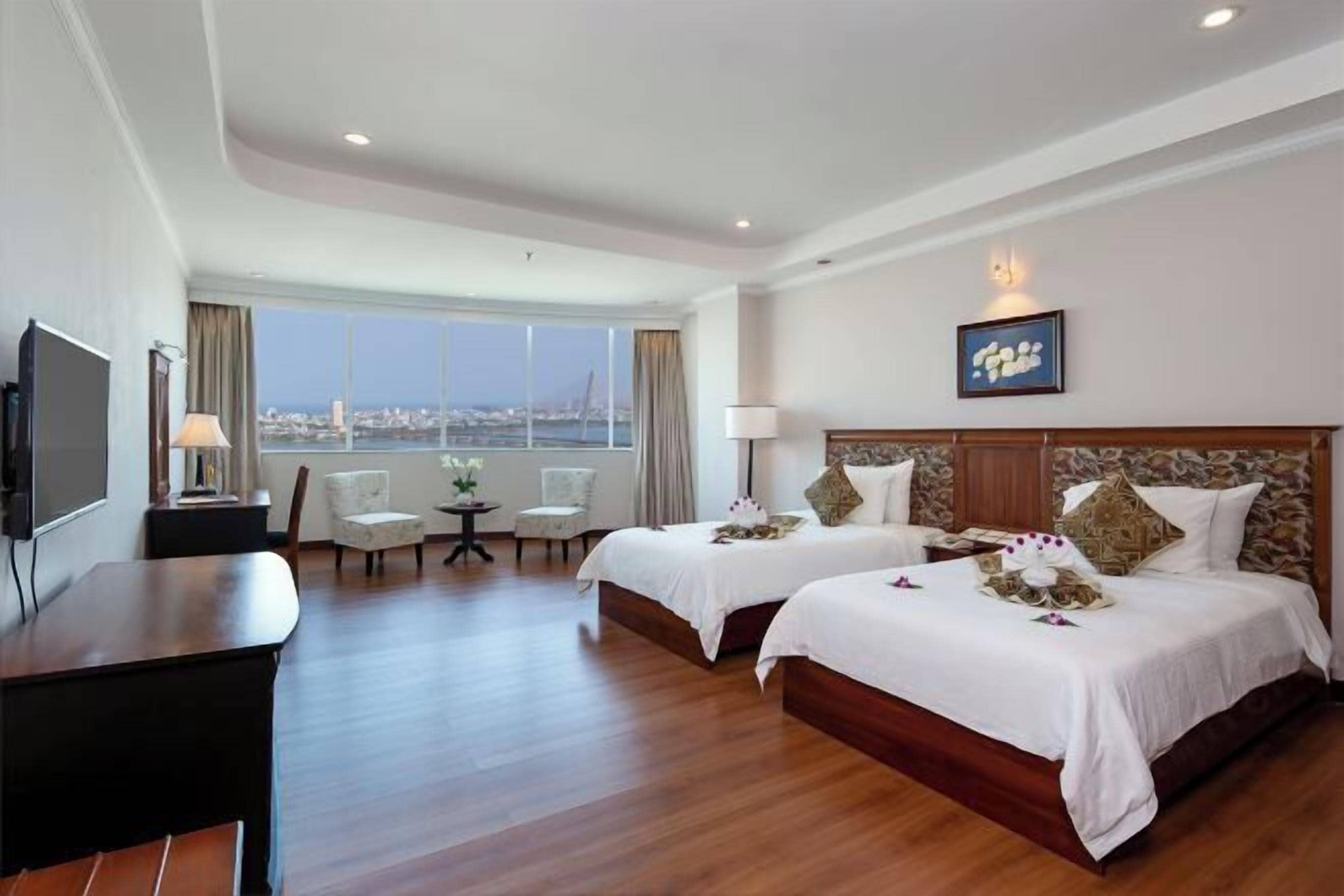 Minibar, caja fuerte, escritorio y espacio para trabajar con un portátil