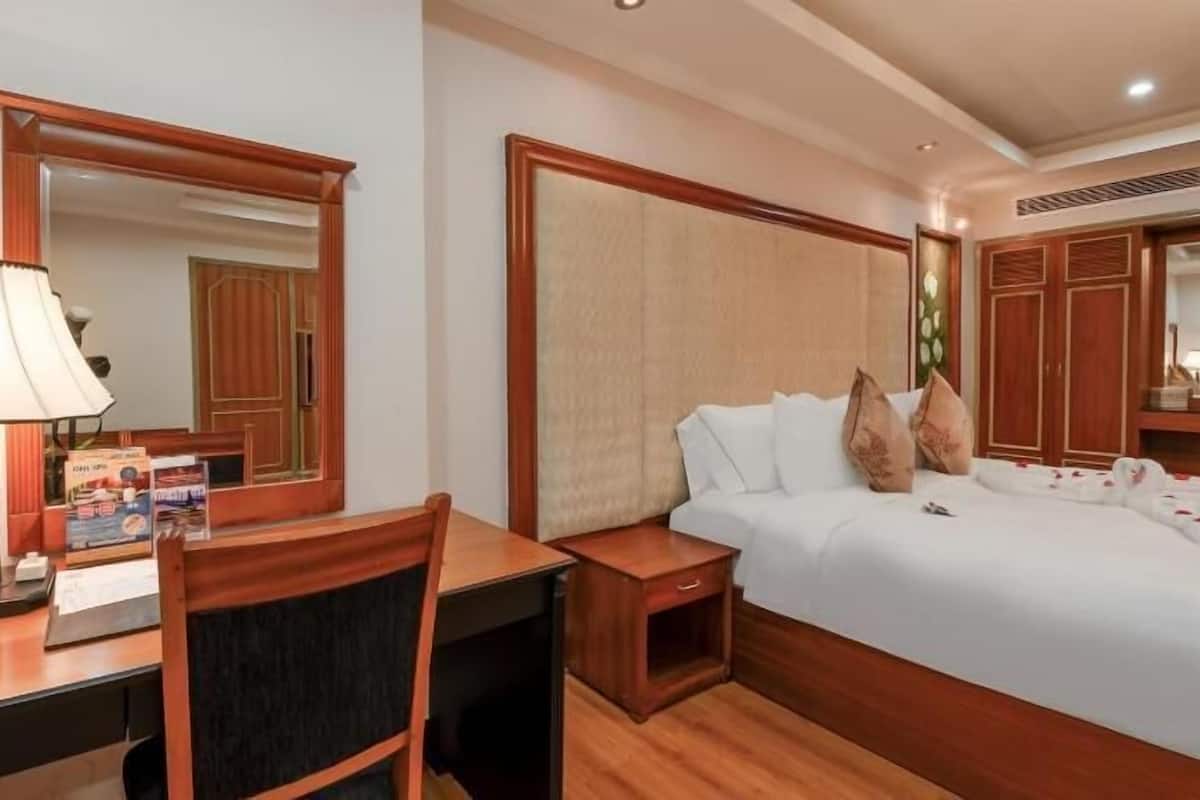 Minibar, una cassaforte in camera, una scrivania, postazione laptop