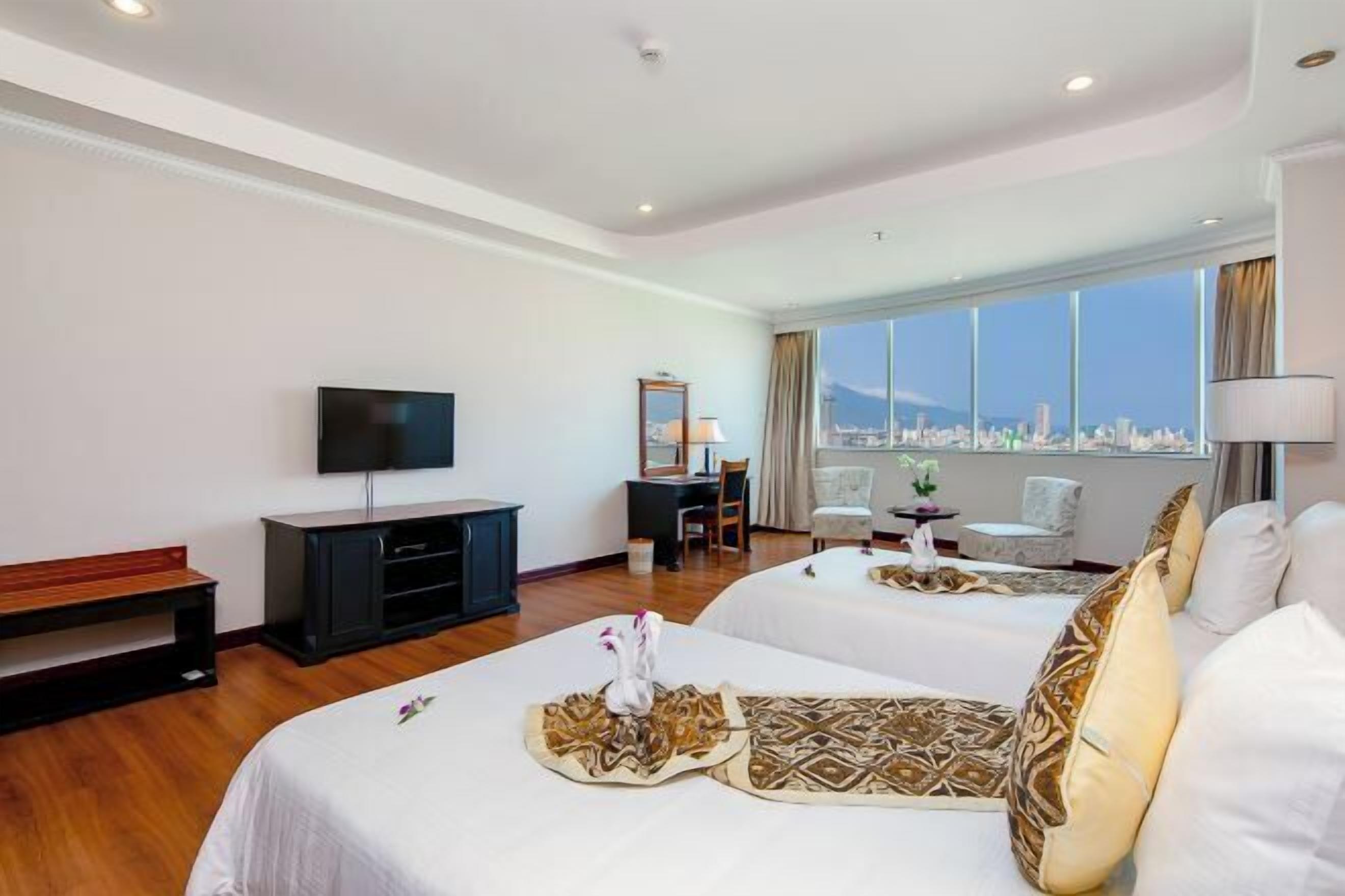 Minibar, caja fuerte, escritorio y espacio para trabajar con un portátil