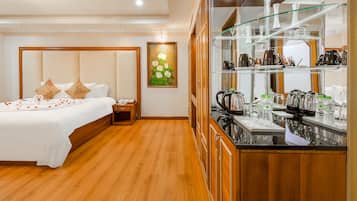 Suite Grand, 1 cama King size, para no fumadores | 1 habitación, minibar, caja de seguridad en la habitación y escritorio