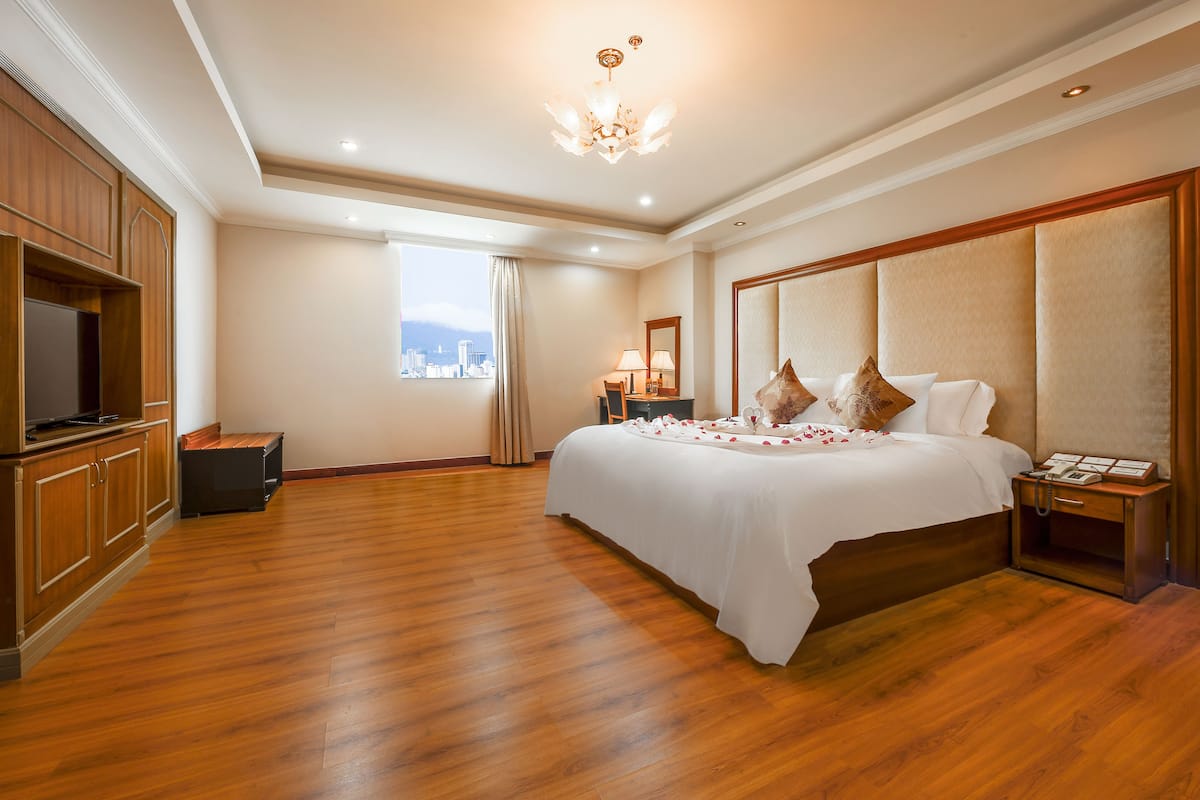 Grand Suite, 1 King Bed, Non Smoking
