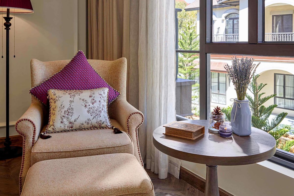 Deluxe Room, 1 King Bed | Down duvets, minibar, in-room safe, desk