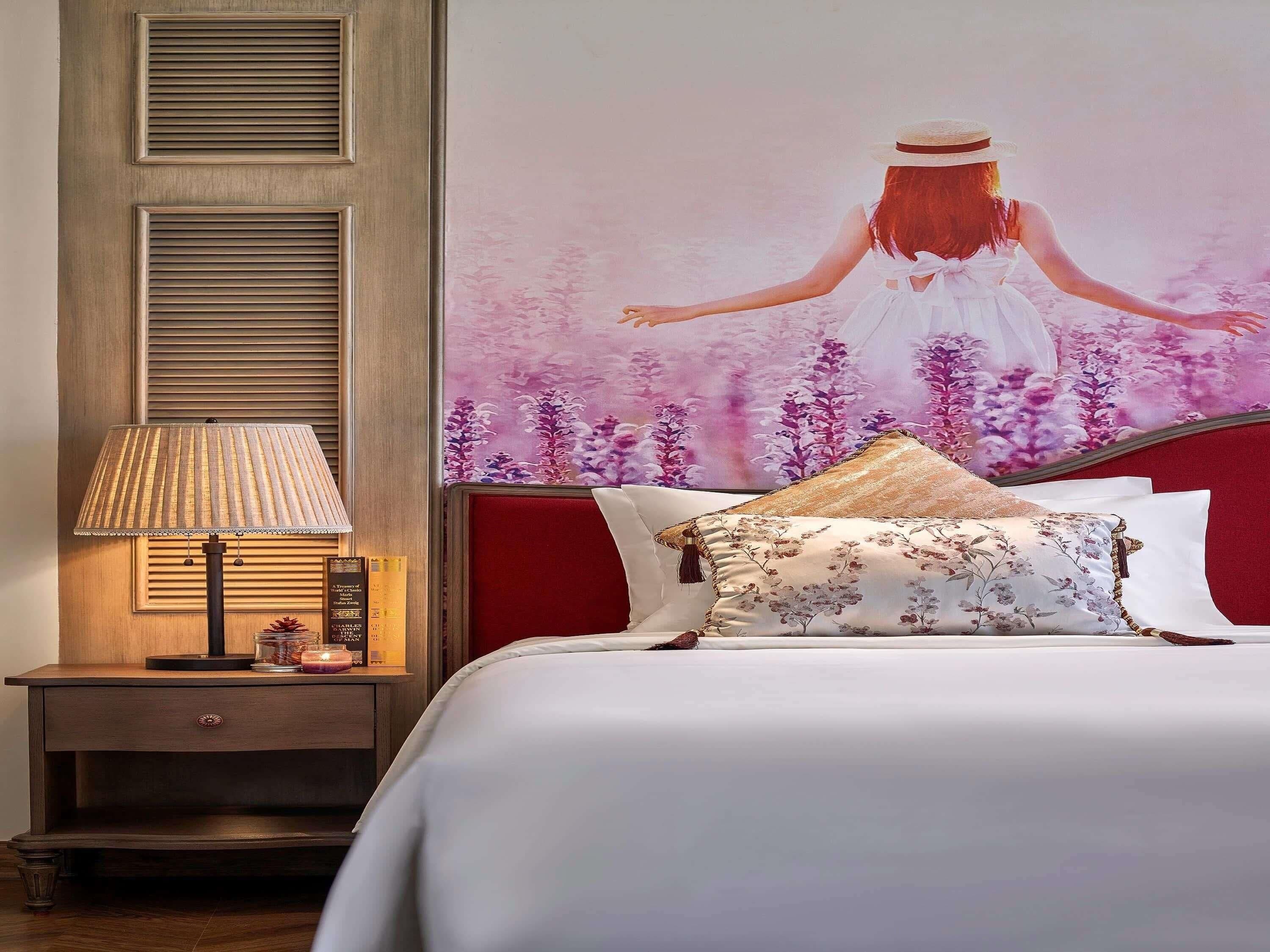 Cubrecamas, minibar, caja de seguridad en la habitación y escritorio 