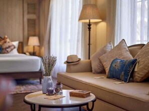 Down duvets, minibar, in-room safe, desk - Mercure Dalat Resort (Da Lat)