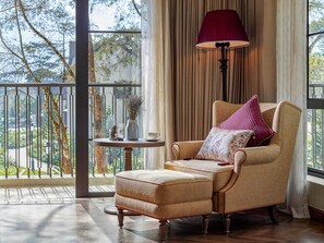 Edredons de pluma, frigobar, cofres nos quartos, escrivaninha