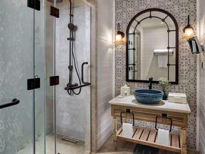 Eco-friendly toiletries, hair dryer, bathrobes, slippers - Mercure Dalat Resort (Da Lat)