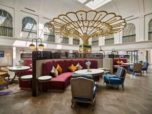 供应午餐和晚餐