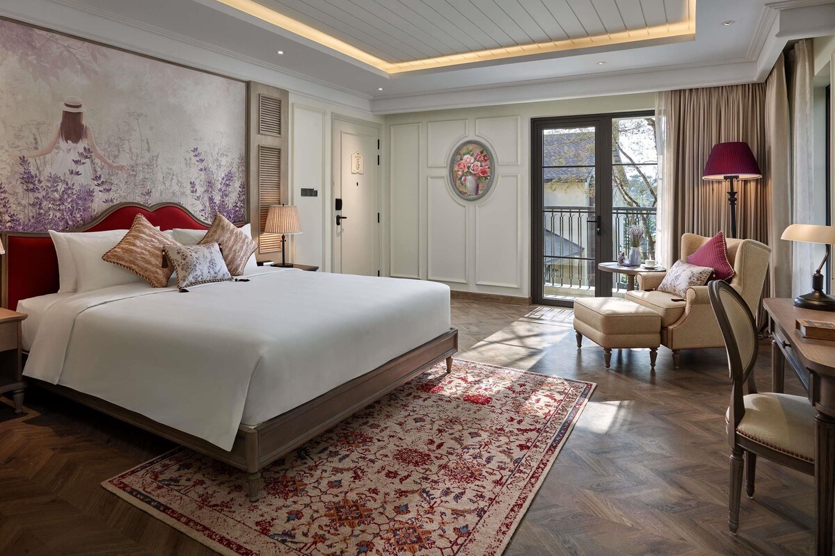 Executive Room, 1 Double Bed (Executive Pass) | Down comforters, minibar, in-room safe, desk