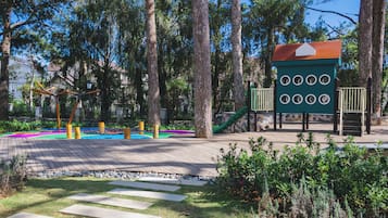 Area giochi per bambini (all'aperto)
