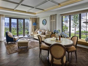 Couette en duvet d'oie, minibar, coffres-forts dans les chambres, bureau