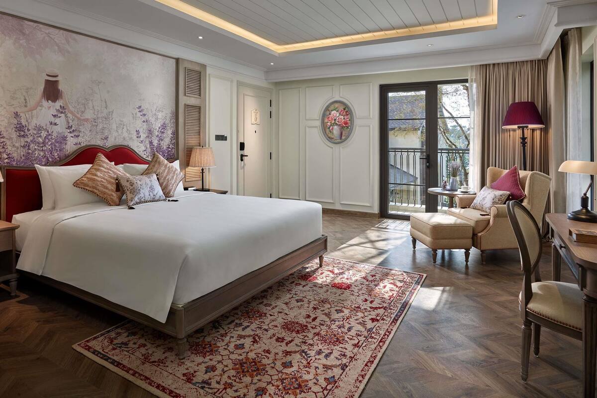 Executive Room, 1 Double Bed (Executive Pass) | Down comforters, minibar, in-room safe, desk
