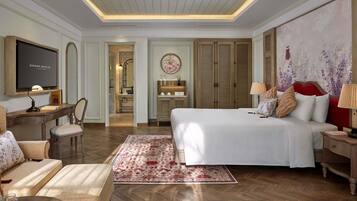 Chăn bông, minibar, két bảo mật tại phòng, bàn