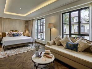 Family Room, 1 King Bed (Deluxe) | Down comforters, minibar, in-room safe, desk