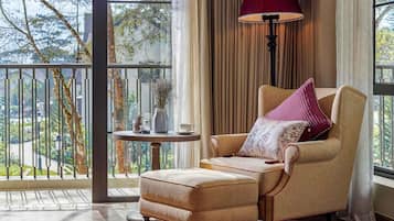 Executive tvåbäddsrum - 2 enkelsängar (Executive Pass) | Duntäcken, minibar, värdeförvaringsskåp på rummet och skrivbord