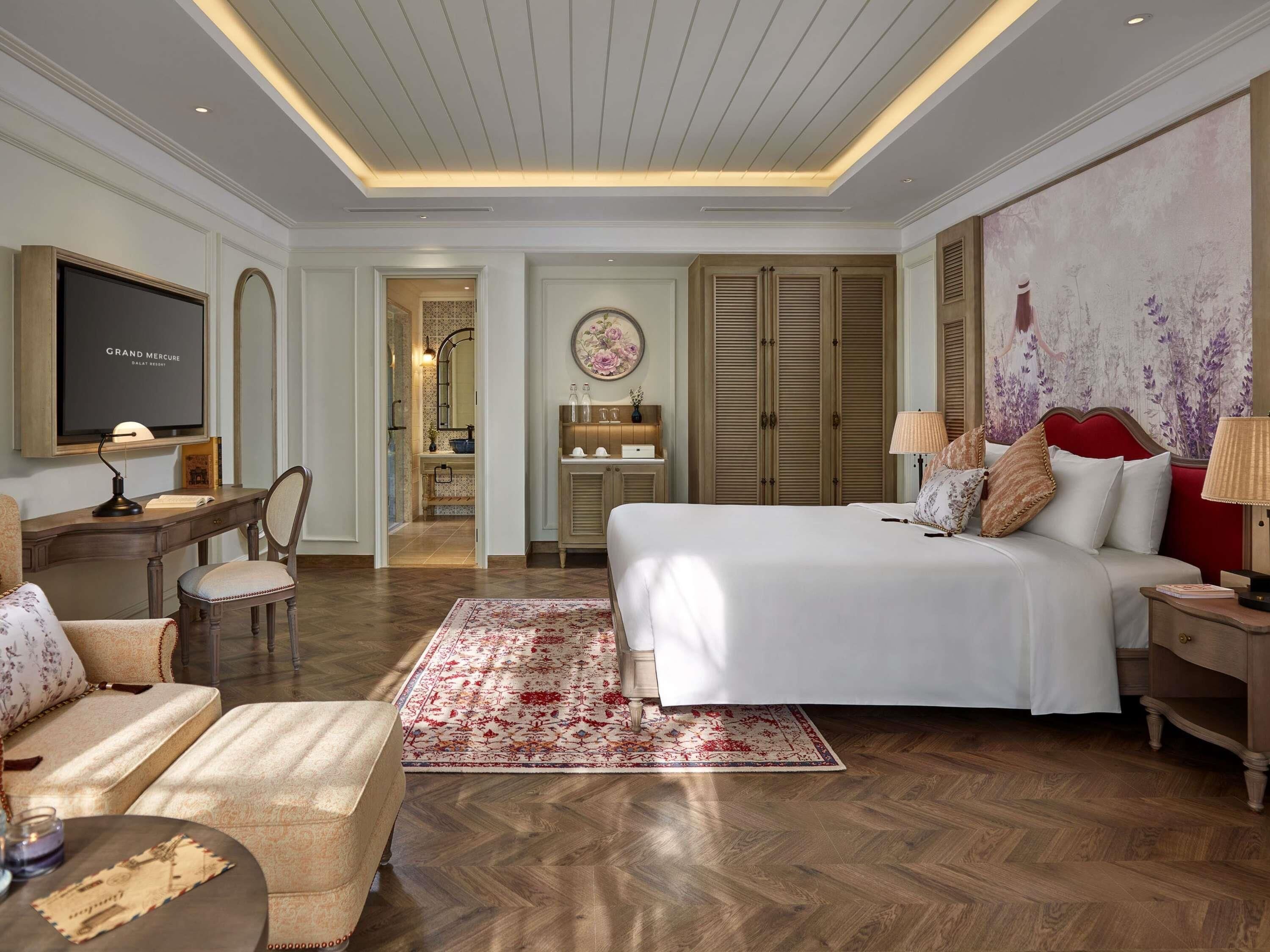 Cubrecamas, minibar, caja de seguridad en la habitación y escritorio 