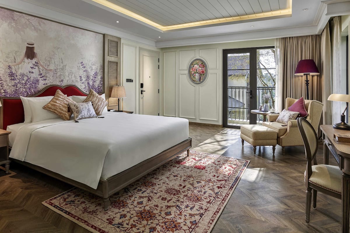 Cubrecamas, minibar, caja de seguridad en la habitación y escritorio