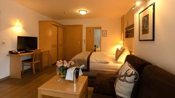 Premium bedding, in-room safe, desk, free WiFi