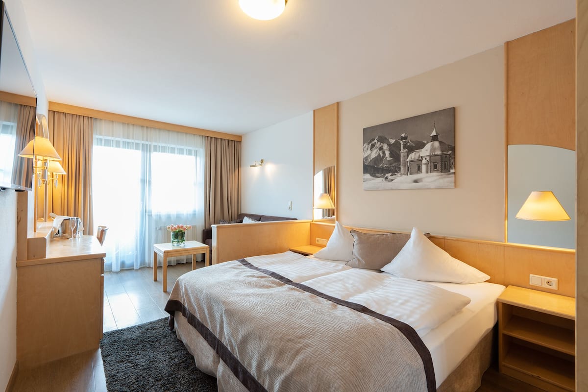 Premium bedding, in-room safe, desk, free WiFi