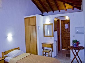 Estúdio, vista para o jardim | Cofres nos quartos, quartos à prova de som