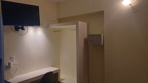 Estúdio econômico | Cofres nos quartos, quartos à prova de som