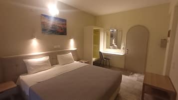 Leilighet, sjøutsikt | Safe på rommet, lydisolert, strykejern/-brett og barnesenger (inkludert)