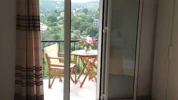 Appartement, vue mer | Coin séjour | Télévision