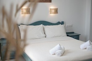 Apartment, 2 Bedrooms, Pool View | In-room safe, desk, laptop workspace, soundproofing