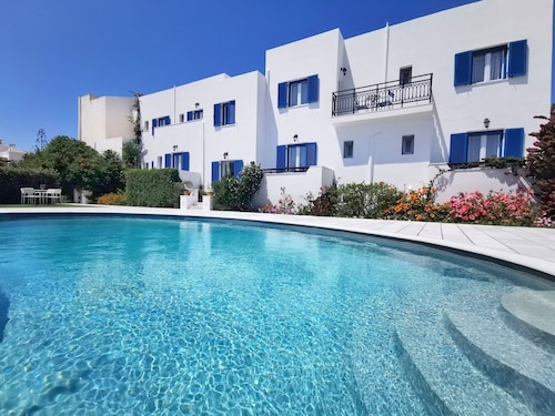 Ikaros Studios & Apartments