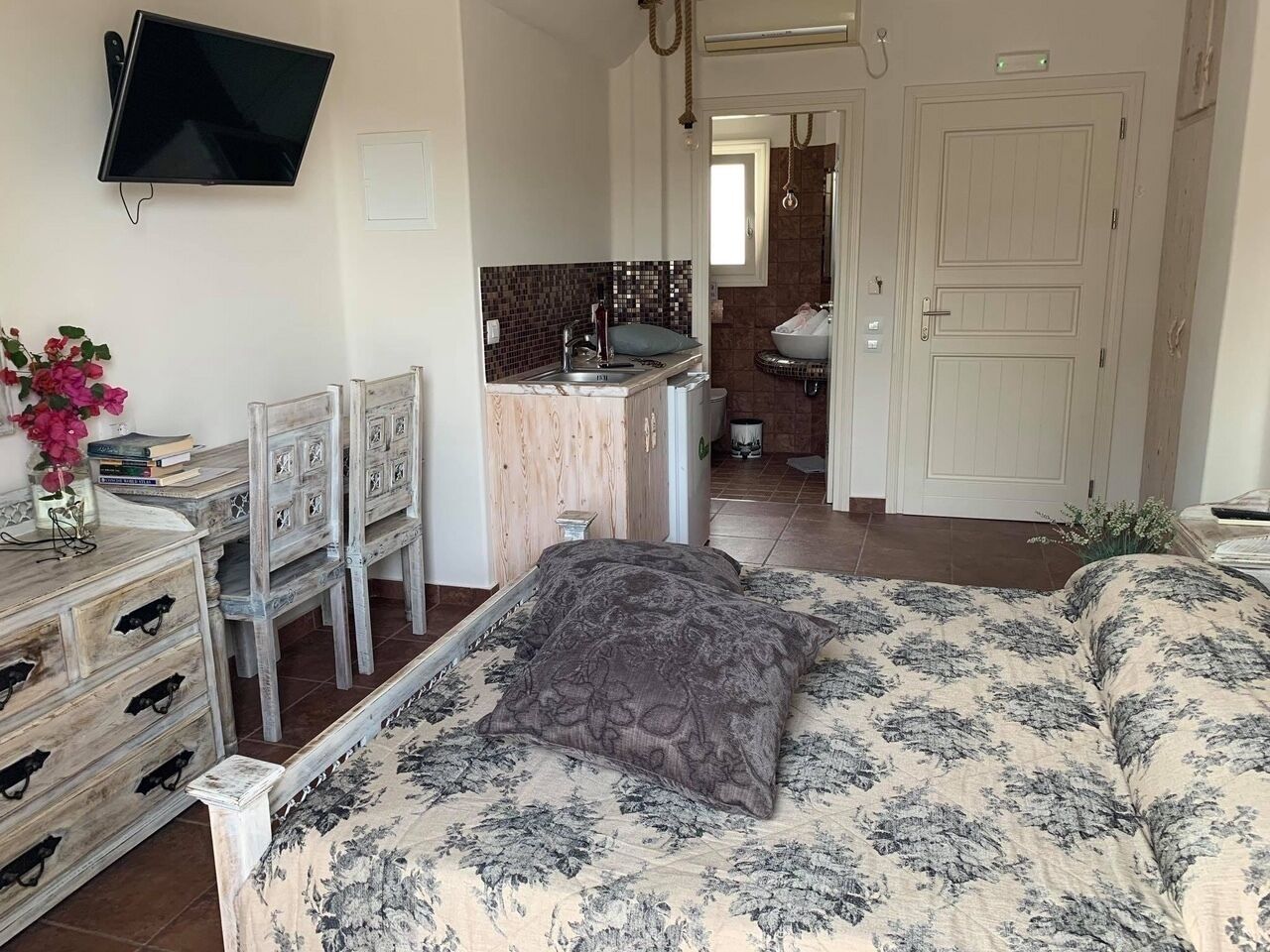 superior double room | free wifi, bed sheets